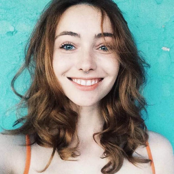 Meet your Posher, Cori - Picture 1 of 1